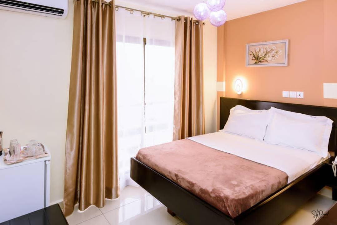 Serena Hotel 杜阿拉 外观 照片