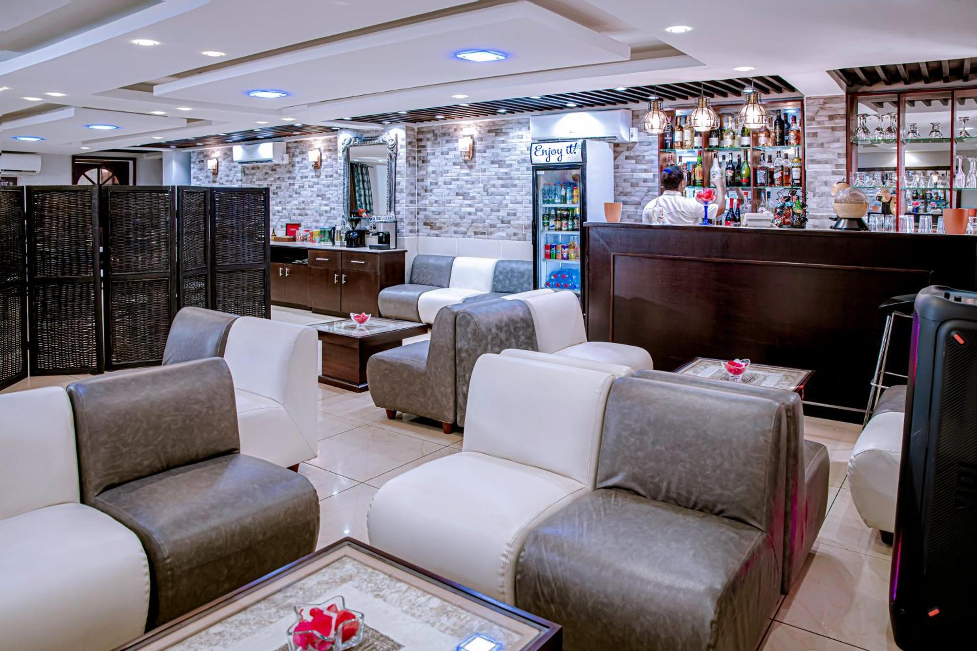 Serena Hotel 杜阿拉 外观 照片