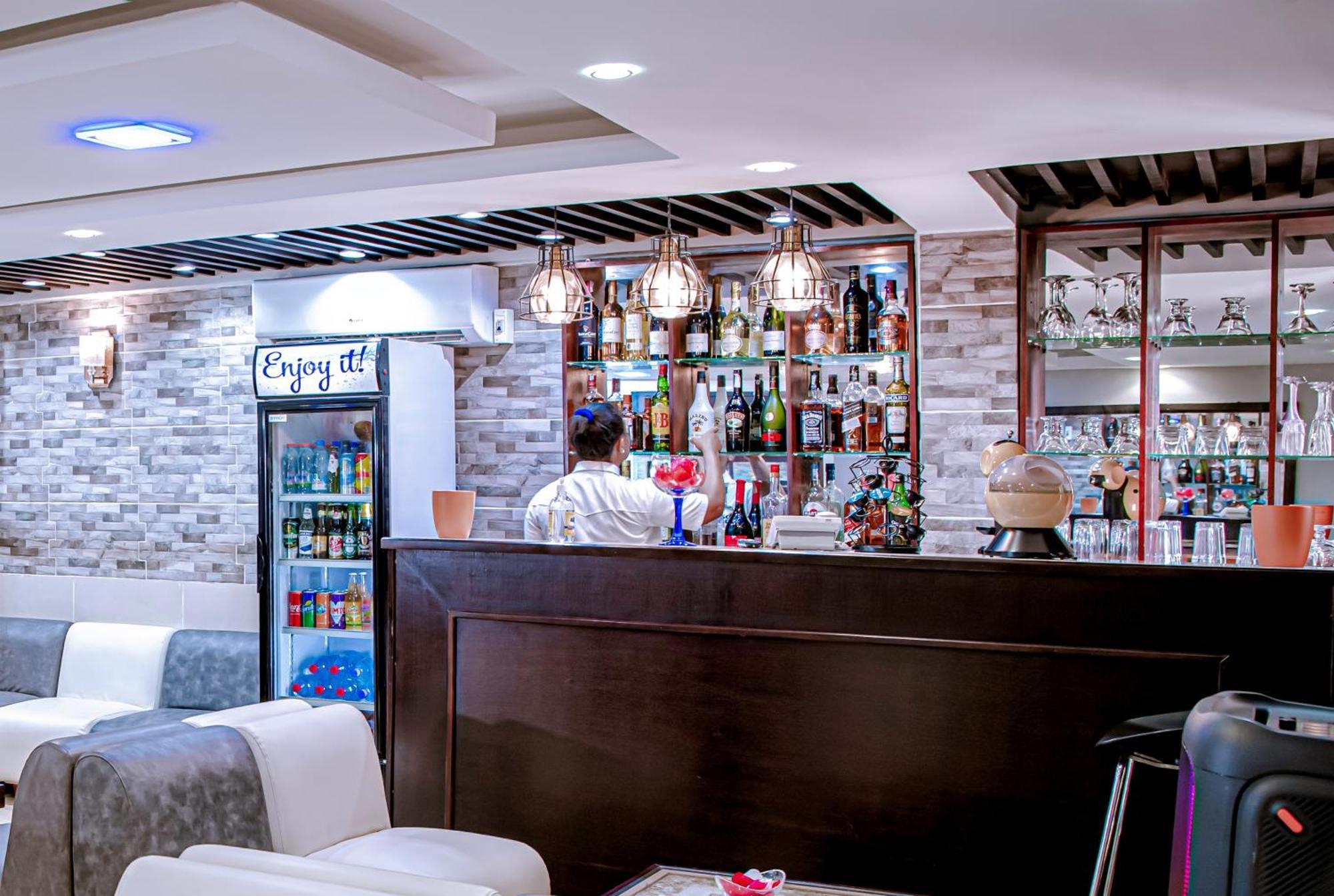 Serena Hotel 杜阿拉 外观 照片
